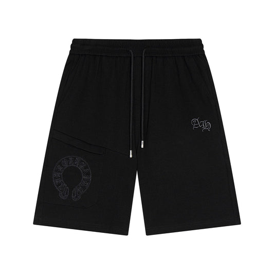 Short noir avec logo de fer à cheval et cœurs chromés
