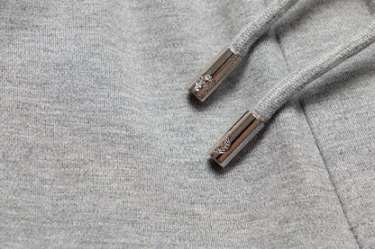 Short gris avec logo de fer à cheval et cœurs chromés 