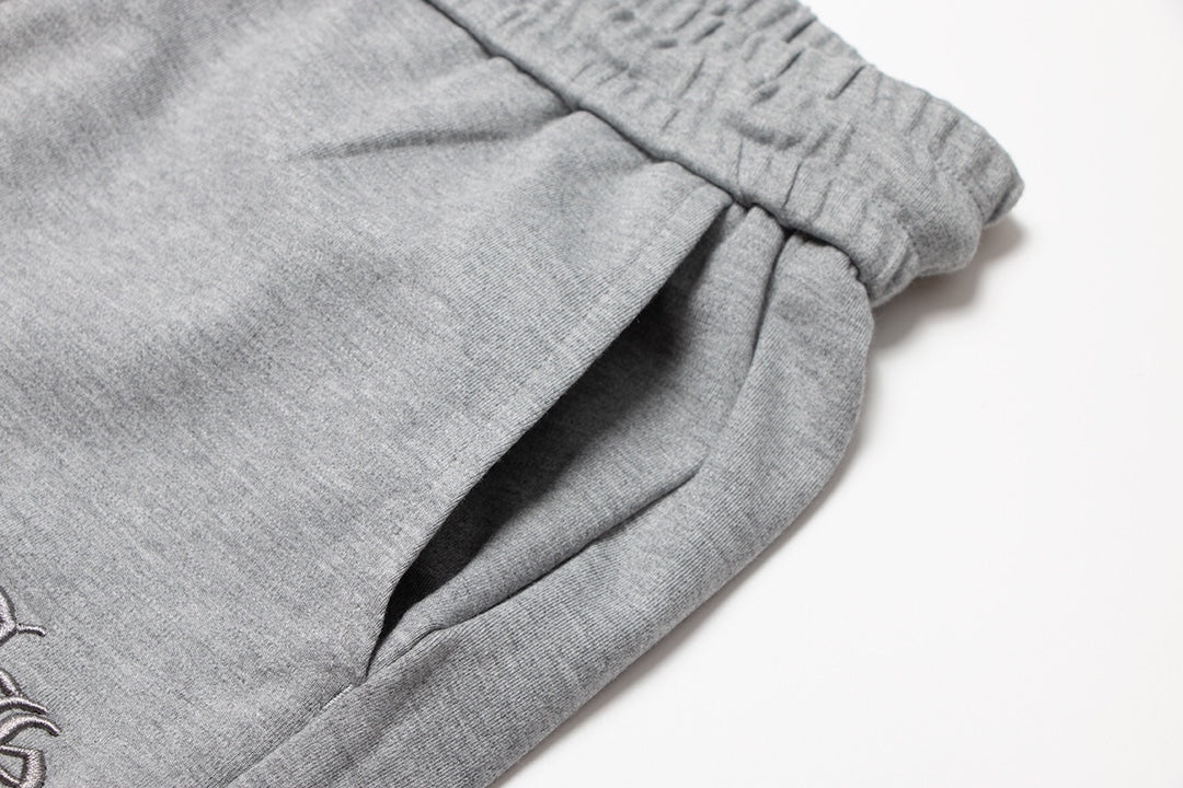 Short gris avec logo de fer à cheval et cœurs chromés 