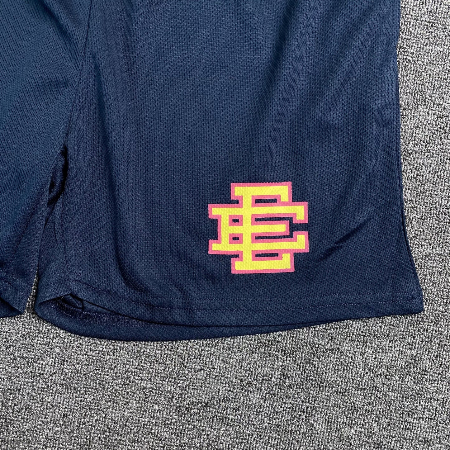 Short basique Eric Emanuel EE bleu marine/mauve/jaune