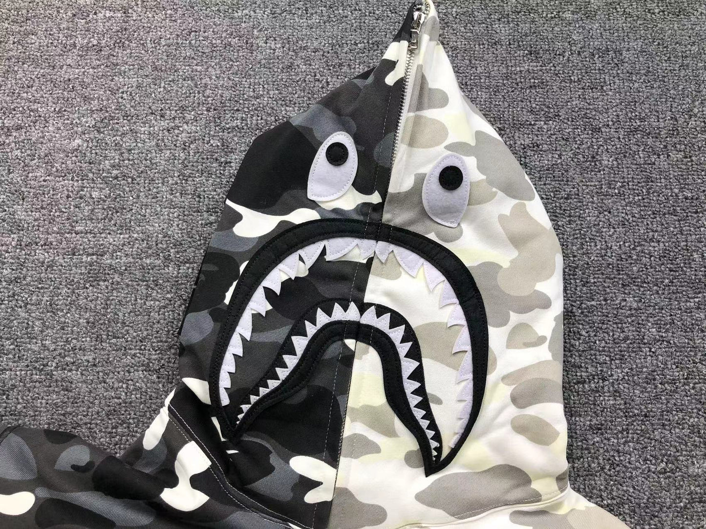 Sweat à capuche zippé BAPE CITY CAMO HALF SHARK BLANC/NOIR
