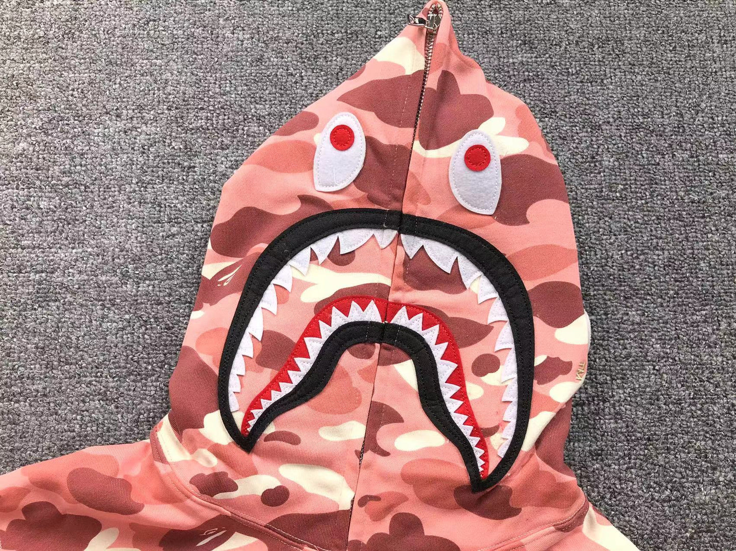 BAPE x BARBIE DOT CAMO SHARK SWEAT À CAPUCHE FERMÉ ROSE
