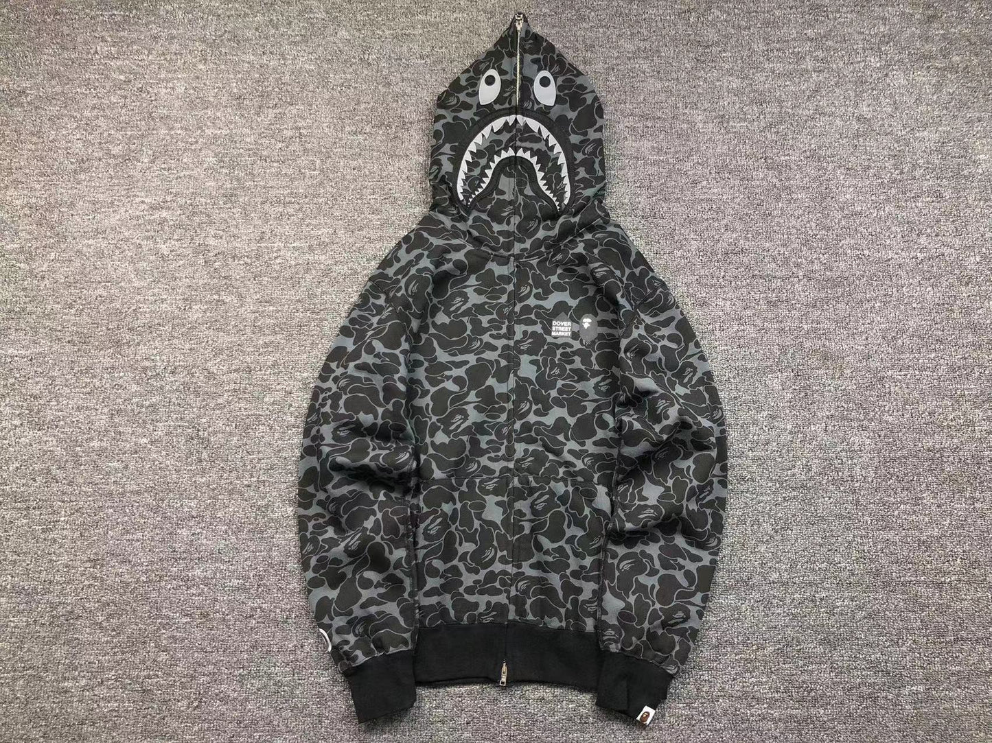 BAPE x DOVER STREET MARKET SPÉCIAL CAMO SHARK SWEAT À CAPUCHE ZIPPÉ NOIR