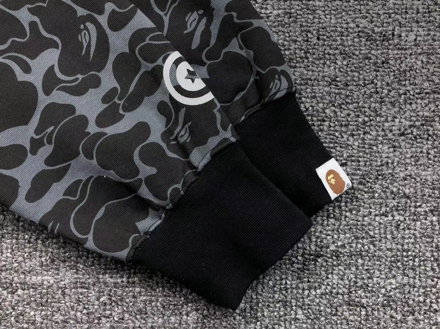 BAPE x DOVER STREET MARKET SPÉCIAL CAMO SHARK SWEAT À CAPUCHE ZIPPÉ NOIR