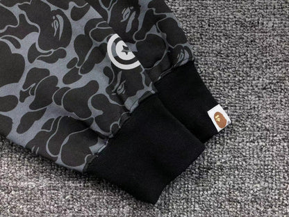 BAPE x DOVER STREET MARKET SPÉCIAL CAMO SHARK SWEAT À CAPUCHE ZIPPÉ NOIR