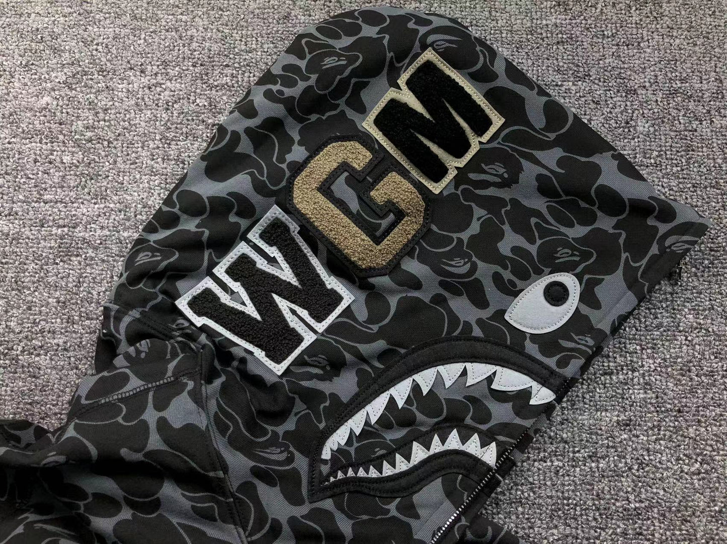 BAPE x DOVER STREET MARKET SPÉCIAL CAMO SHARK SWEAT À CAPUCHE ZIPPÉ NOIR