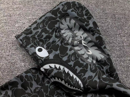 BAPE x DOVER STREET MARKET SPÉCIAL CAMO SHARK SWEAT À CAPUCHE ZIPPÉ NOIR