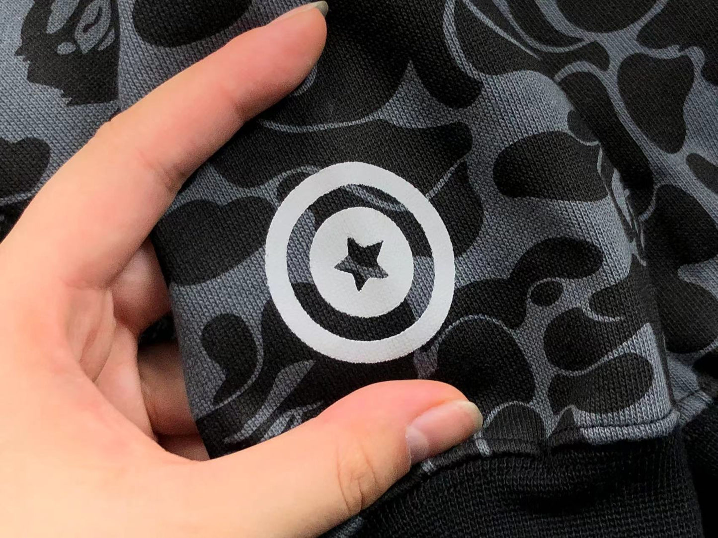 BAPE x DOVER STREET MARKET SPÉCIAL CAMO SHARK SWEAT À CAPUCHE ZIPPÉ NOIR