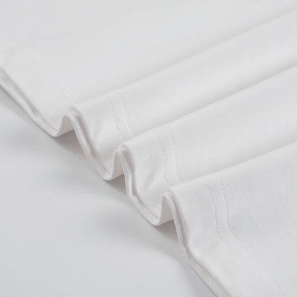 T-shirt blanc à croix noire et cœurs chromés