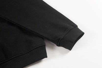 Sweat-shirt noir avec logo de chaussure à cheval et croix chromée.