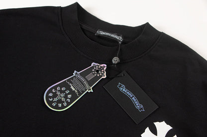 Sweat-shirt noir avec logo de chaussure à cheval et croix chromée.