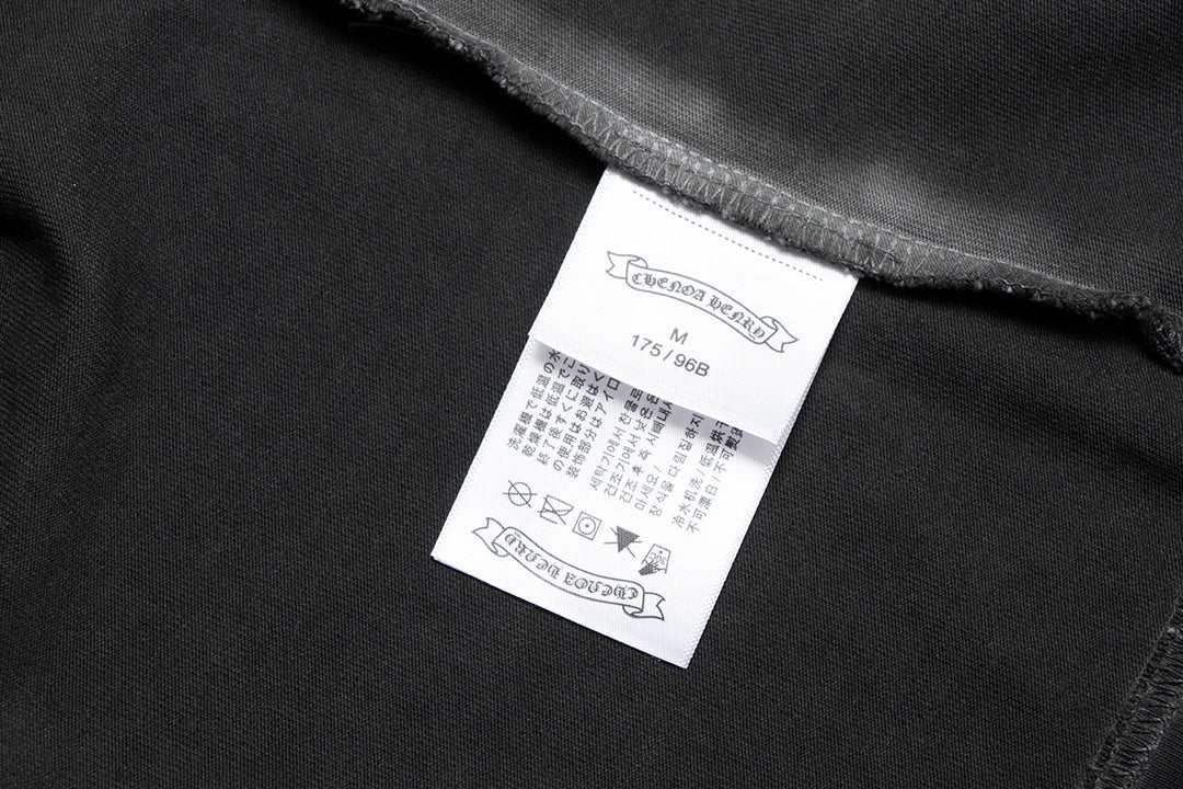 T-SHIRT À ÉCUSSON CROISÉ CŒURS CHROMÉS GRIS DÉLAVÉ