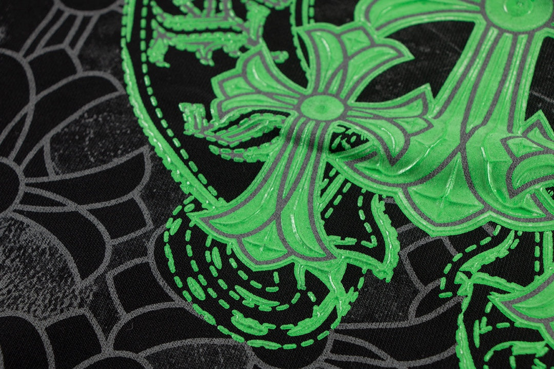 Sweat-shirt noir avec logo de fer à cheval vert et cœurs chromés