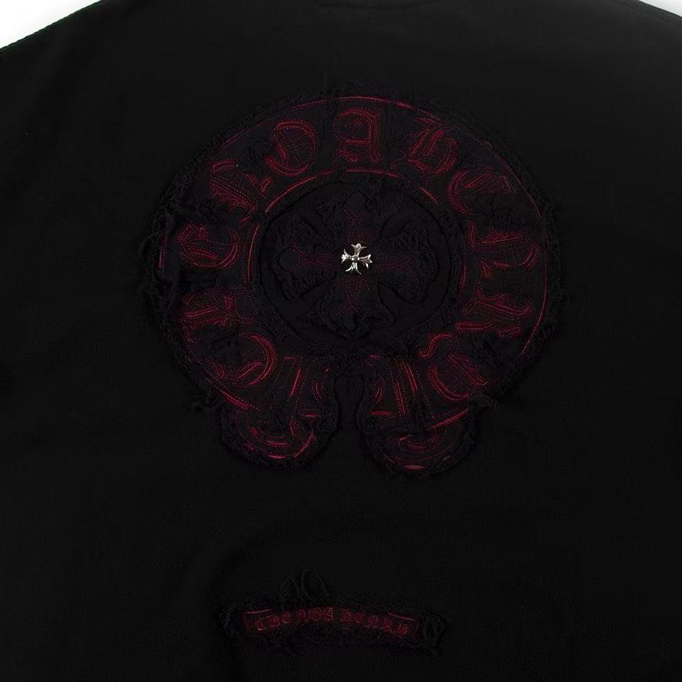 Sweat-shirt noir avec logo de fer à cheval rose et cœurs chromés
