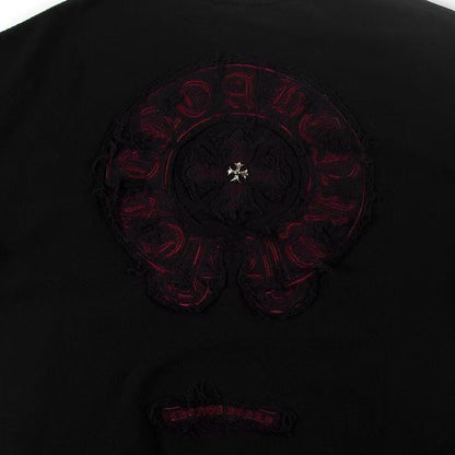 Sweat-shirt noir avec logo de fer à cheval rose et cœurs chromés