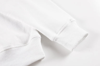 Sweat-shirt blanc avec logo de fer à cheval rose et cœurs chromés