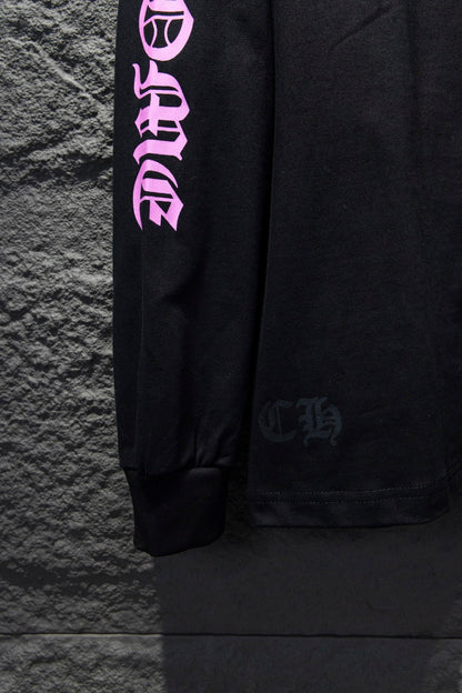 T-shirt noir à manches longues avec col violet et cœurs chromés