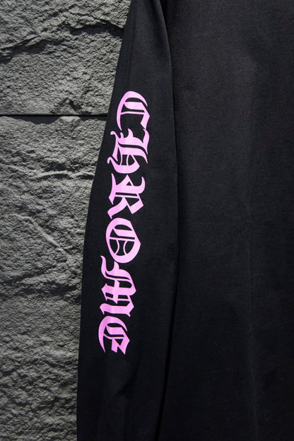 T-shirt noir à manches longues avec col violet et cœurs chromés