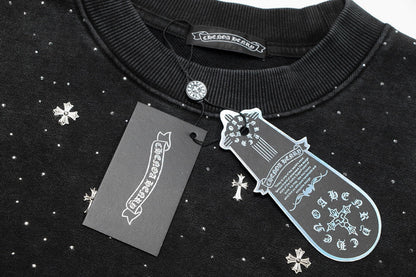 Sweat-shirt noir délavé à motifs de cœurs chromés et de strass étoilés