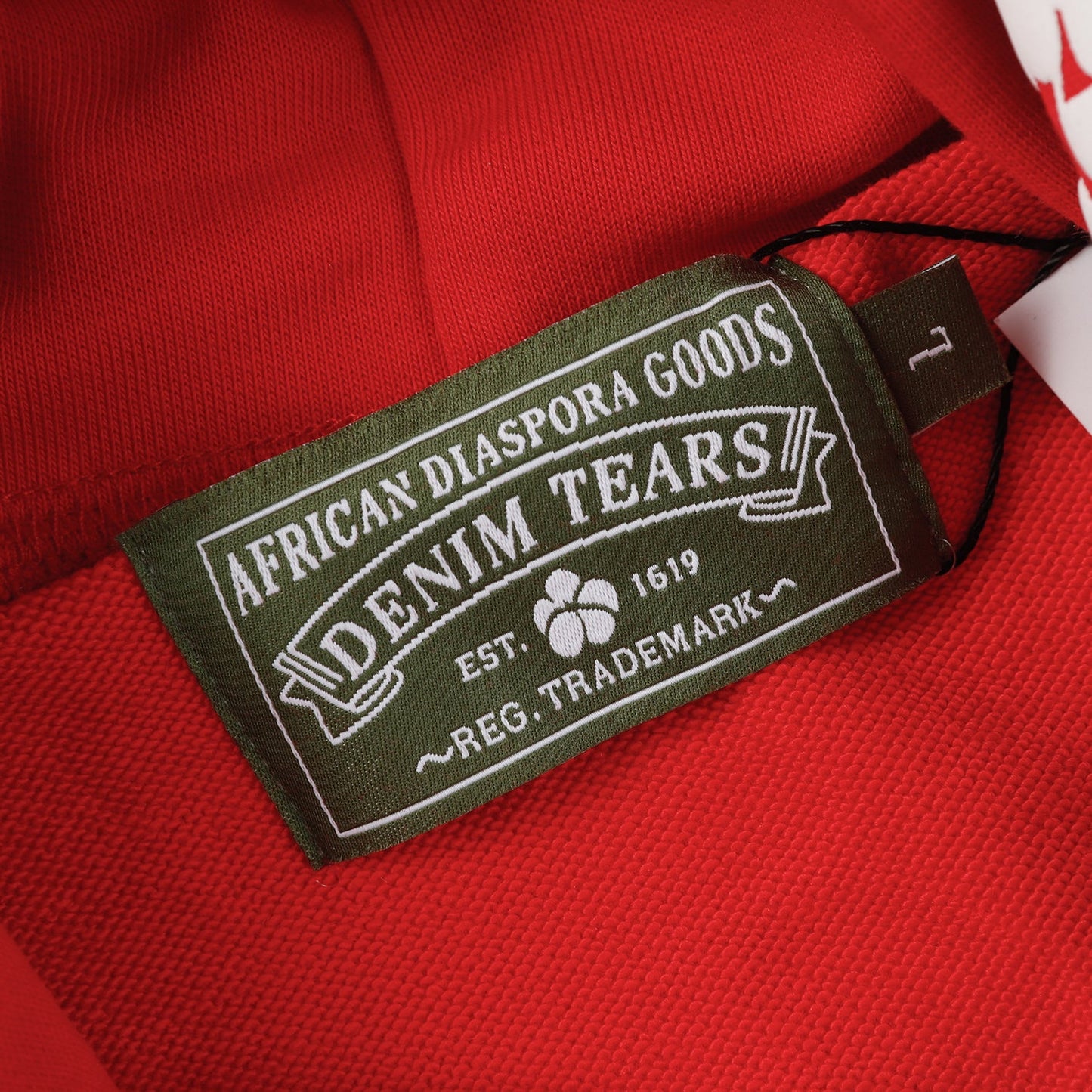 Sweat à capuche rouge en coton avec motif de déchirures de denim