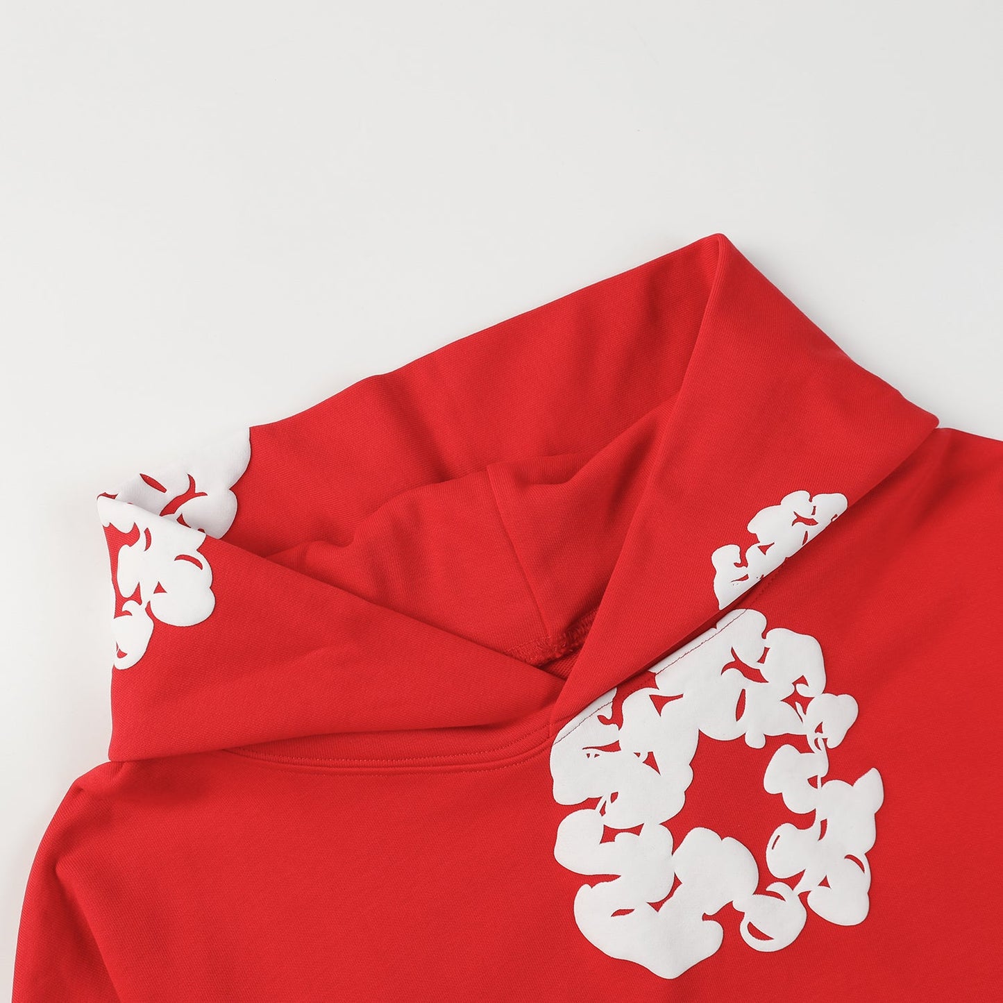 Sweat à capuche rouge en coton avec motif de déchirures de denim