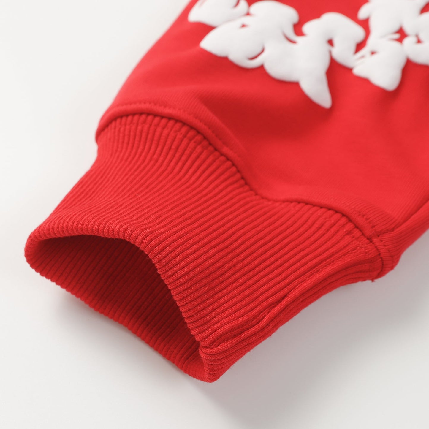 Sweat à capuche rouge en coton avec motif de déchirures de denim
