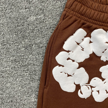 Short marron en coton déchiré et couronne