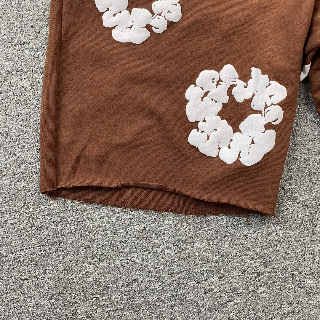 Short marron en coton déchiré et couronne