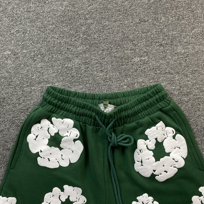 Short vert en coton avec déchirures de denim