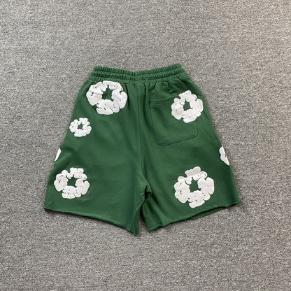 Short vert en coton avec déchirures de denim