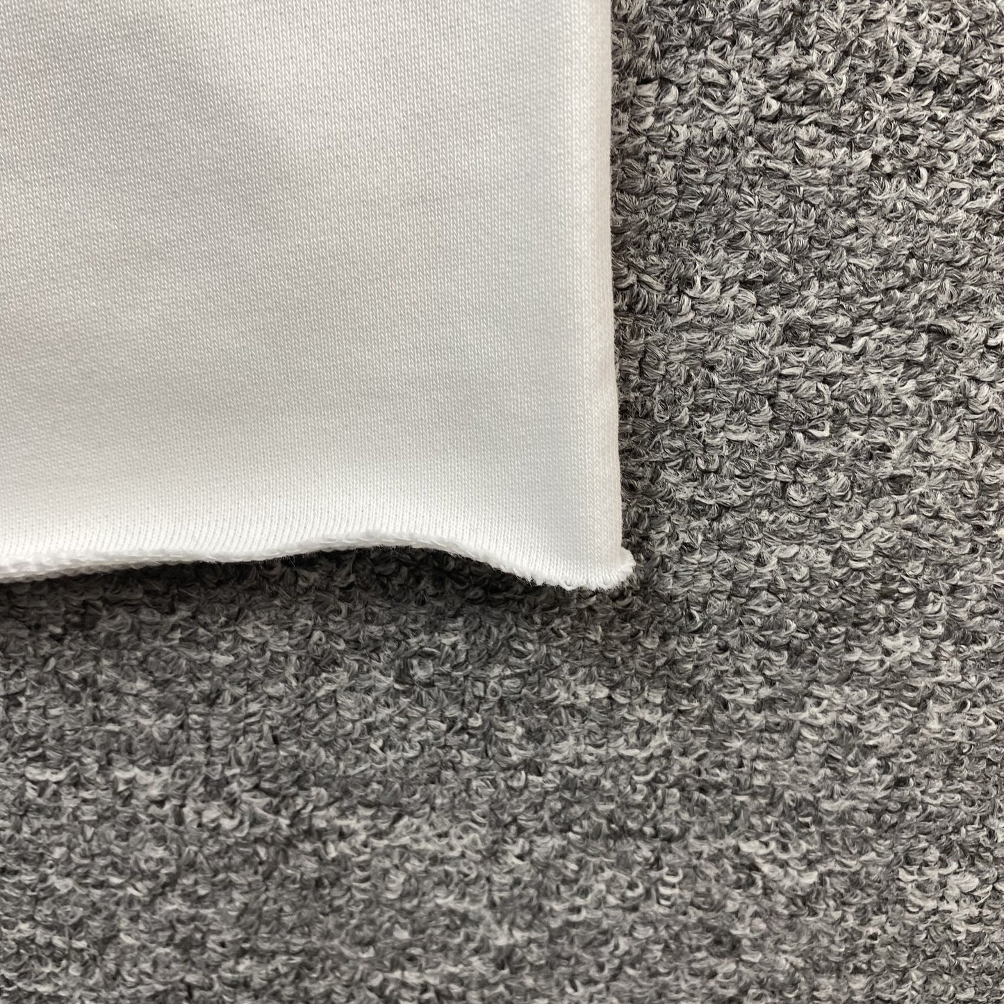 Short en coton déchiré blanc avec couronne