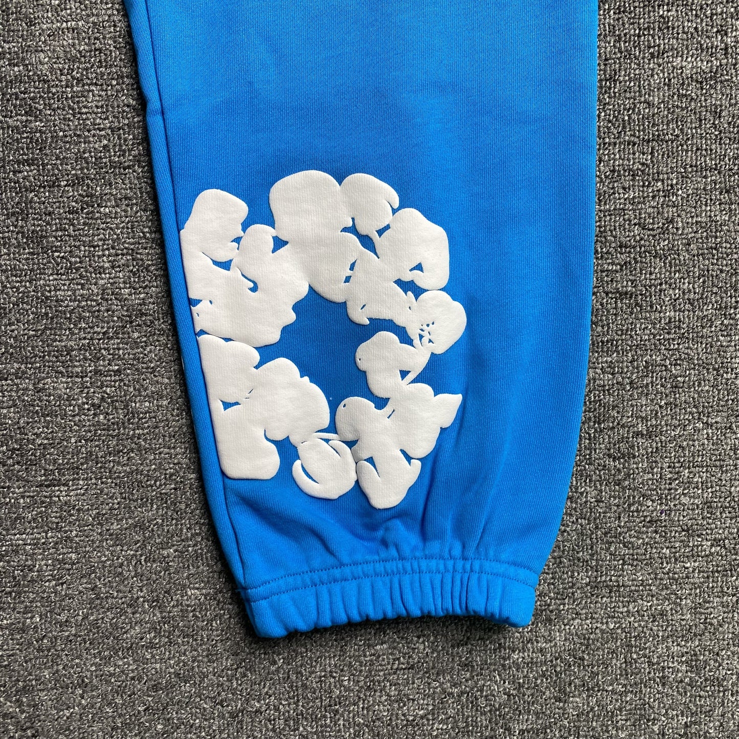 PANTALON DE SURVÊTEMENT EN COTON AVEC COURONNE DE DENIM TEARS BLEU AZUR