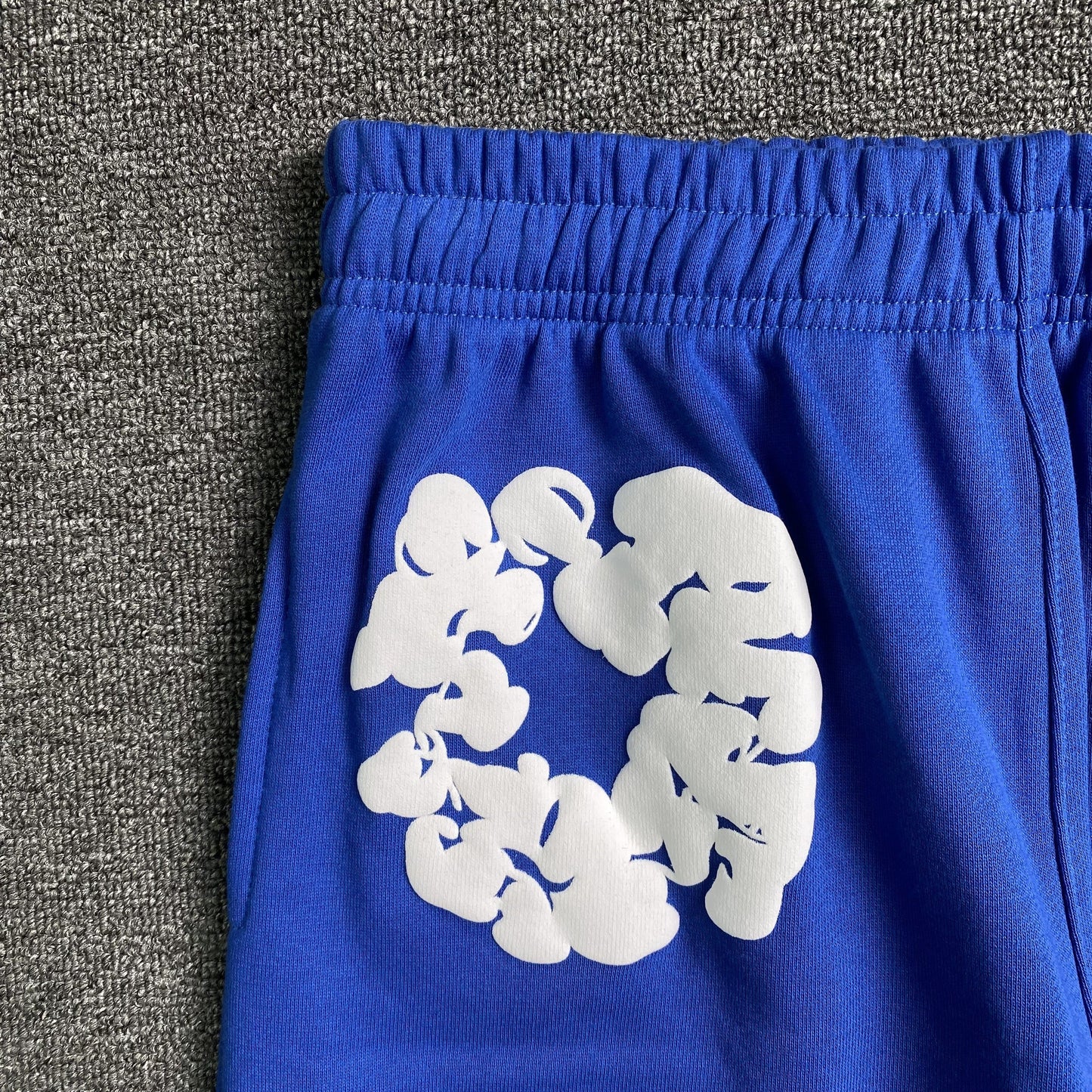 PANTALON DE SURVÊTEMENT EN COTON AVEC COURONNE DE JEAN DÉCHIRÉE, BLEU PROFOND