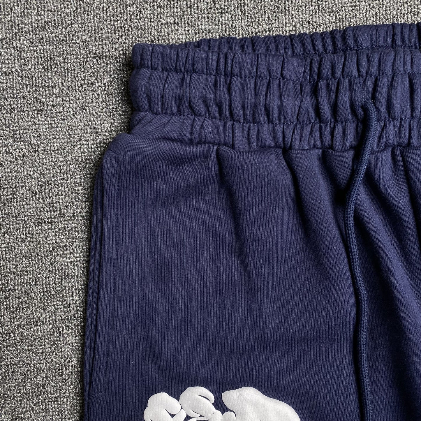 PANTALON DE SURVÊTEMENT EN DENIM TEARS COURONNE DE COTON MARINE