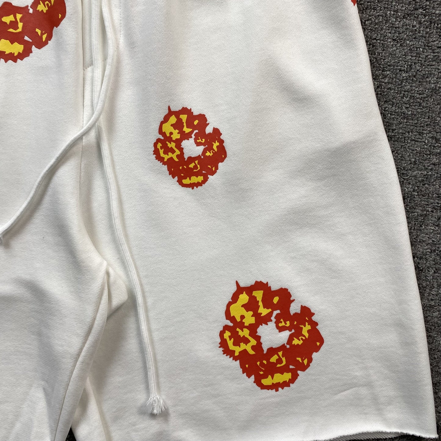 Short blanc en denim déchiré x Offset Cotton à couronne