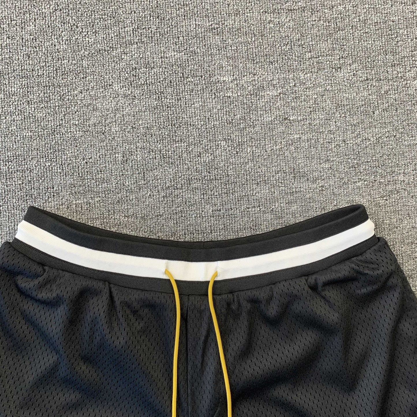 SHORT AVEC LOGO RHUDE COURT NOIR/BLANC