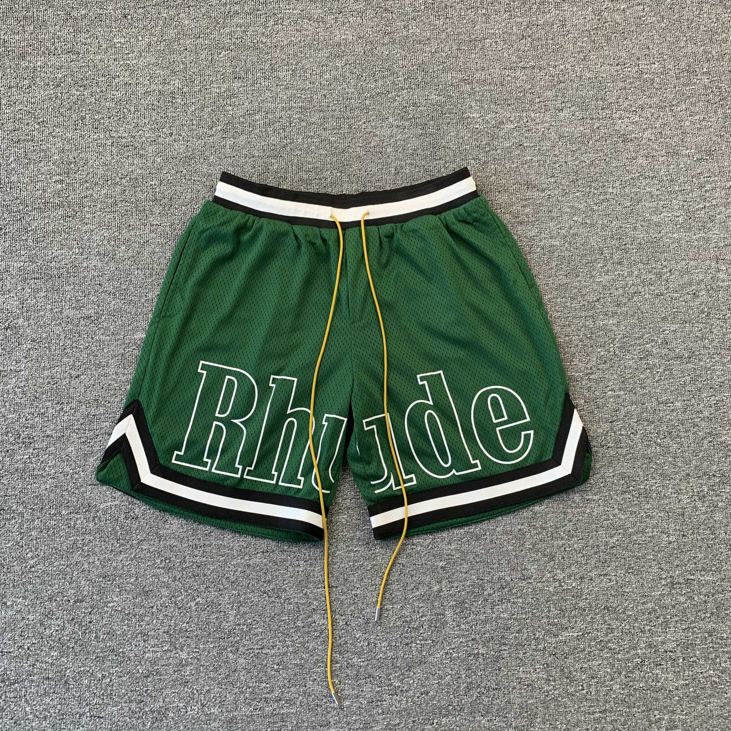SHORT VERT AVEC LOGO RHUDE COURT