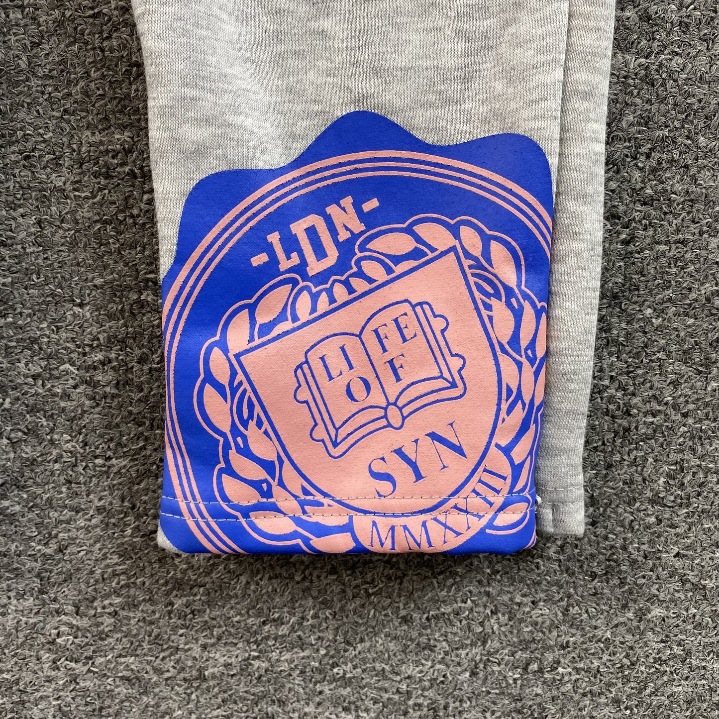 PANTALON DE SURVÊTEMENT GRIS SYNA WORLD COLLEGE