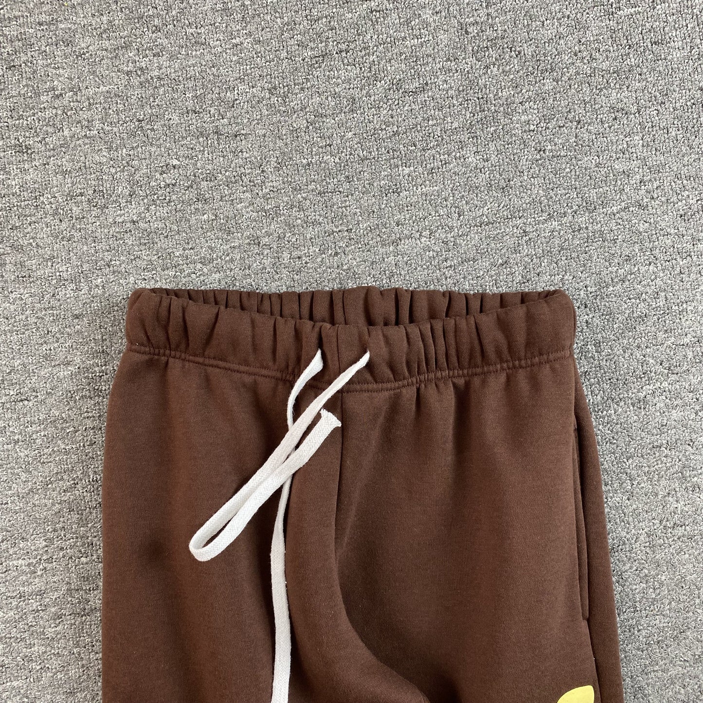 PANTALON DE SURVÊTEMENT SYNA WORLD MARRON