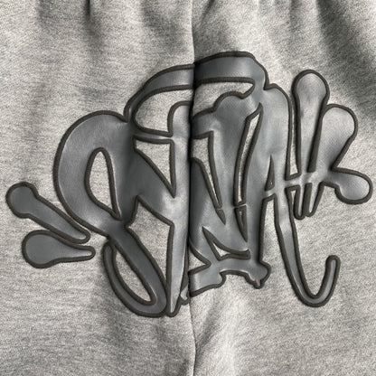 SYNA WORLD PANTALON DE SWEAT AVEC LOGO SYNA GRIS
