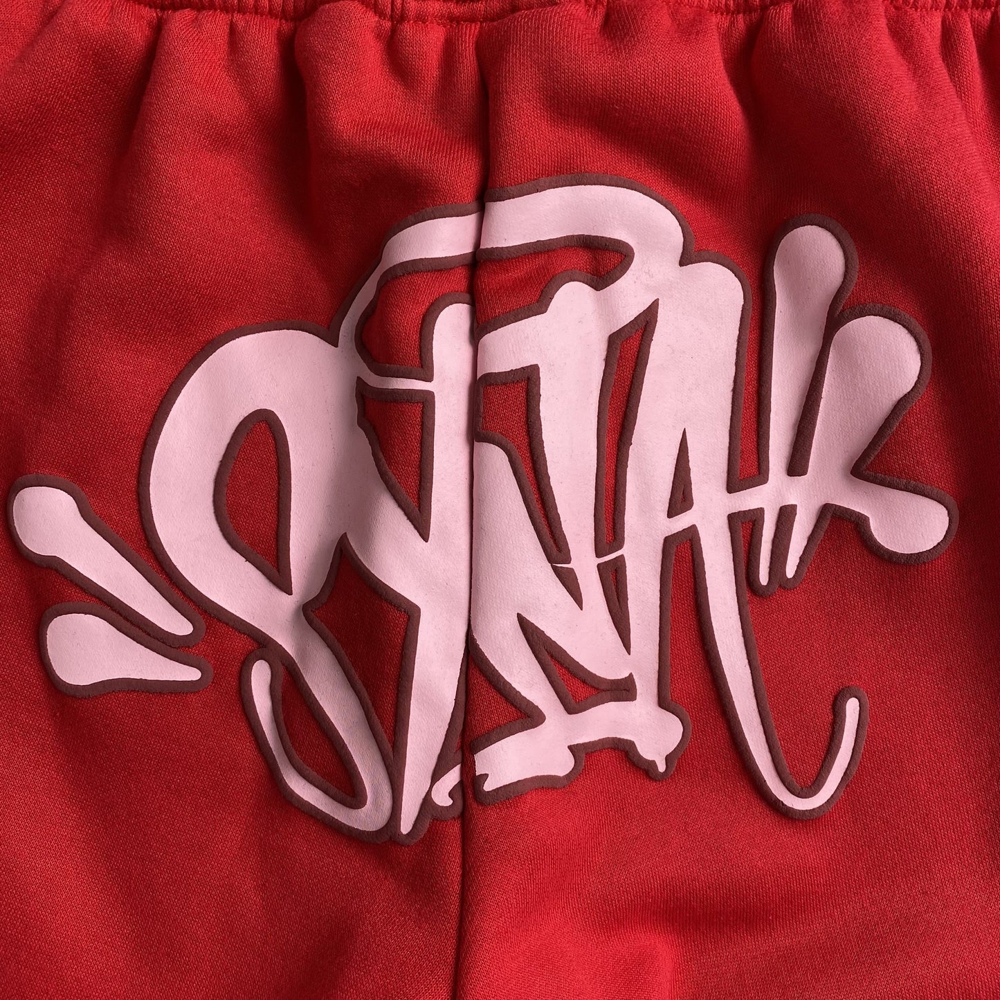 Pantalon de survêtement rouge SYNA WORLD avec logo SYNA