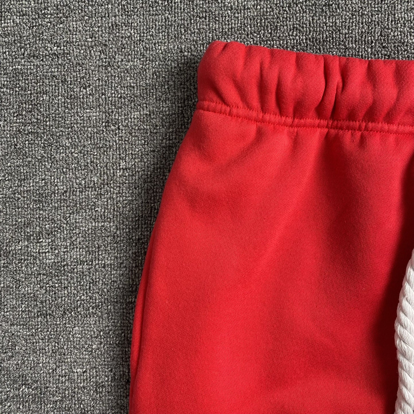 Pantalon de survêtement rouge SYNA WORLD avec logo SYNA
