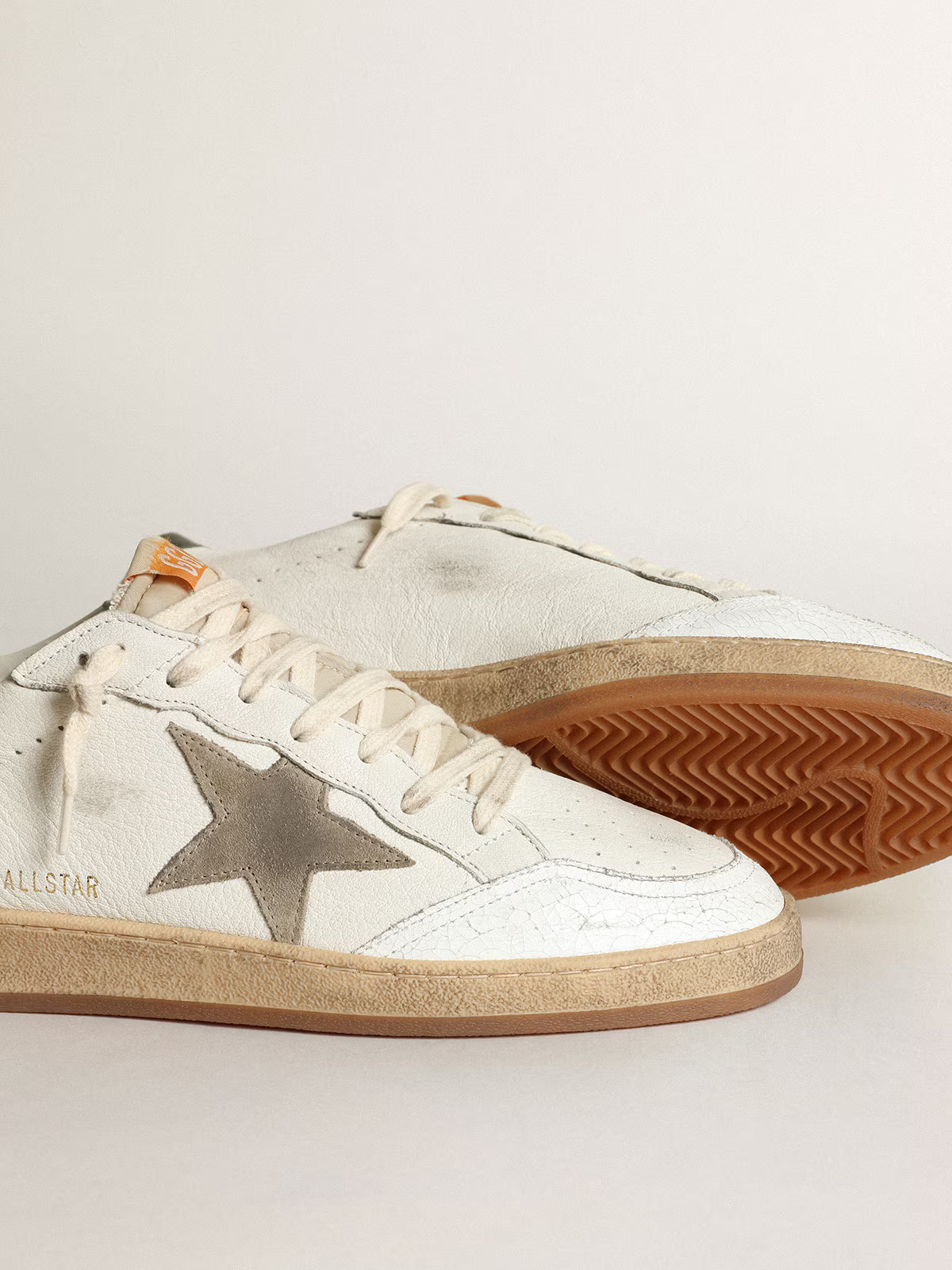 Étoile de balle Golden Goose – Languette talon olive et étoile en daim
