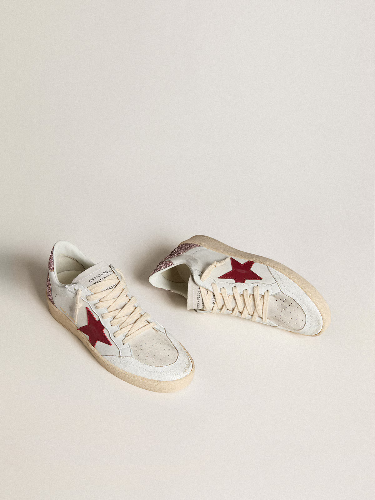 Baskets Golden Goose en édition limitée – Blanches/Rouges avec talon pailleté