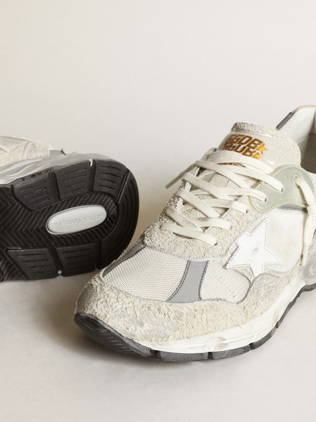 Baskets Golden Goose Running Sole blanches avec détails usés