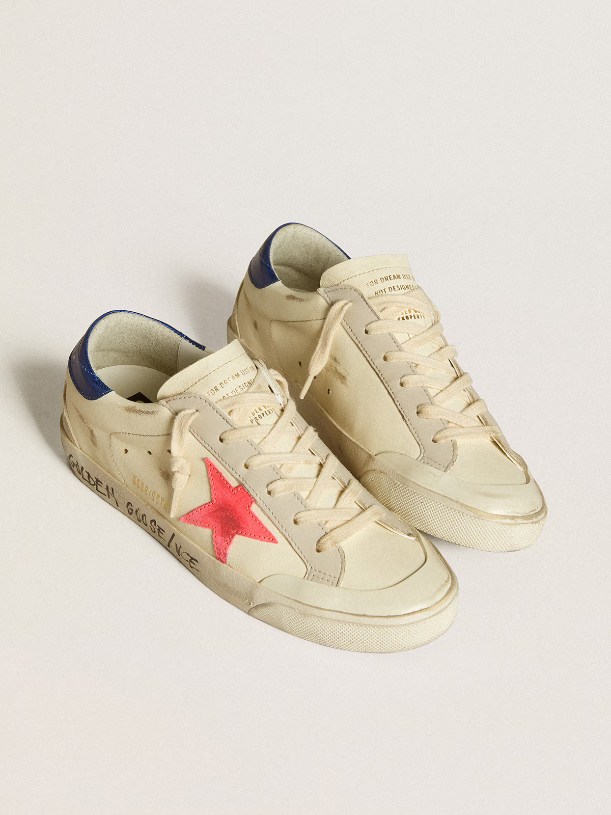 Golden Goose Super-Star – Ivoire avec étoile fuchsia