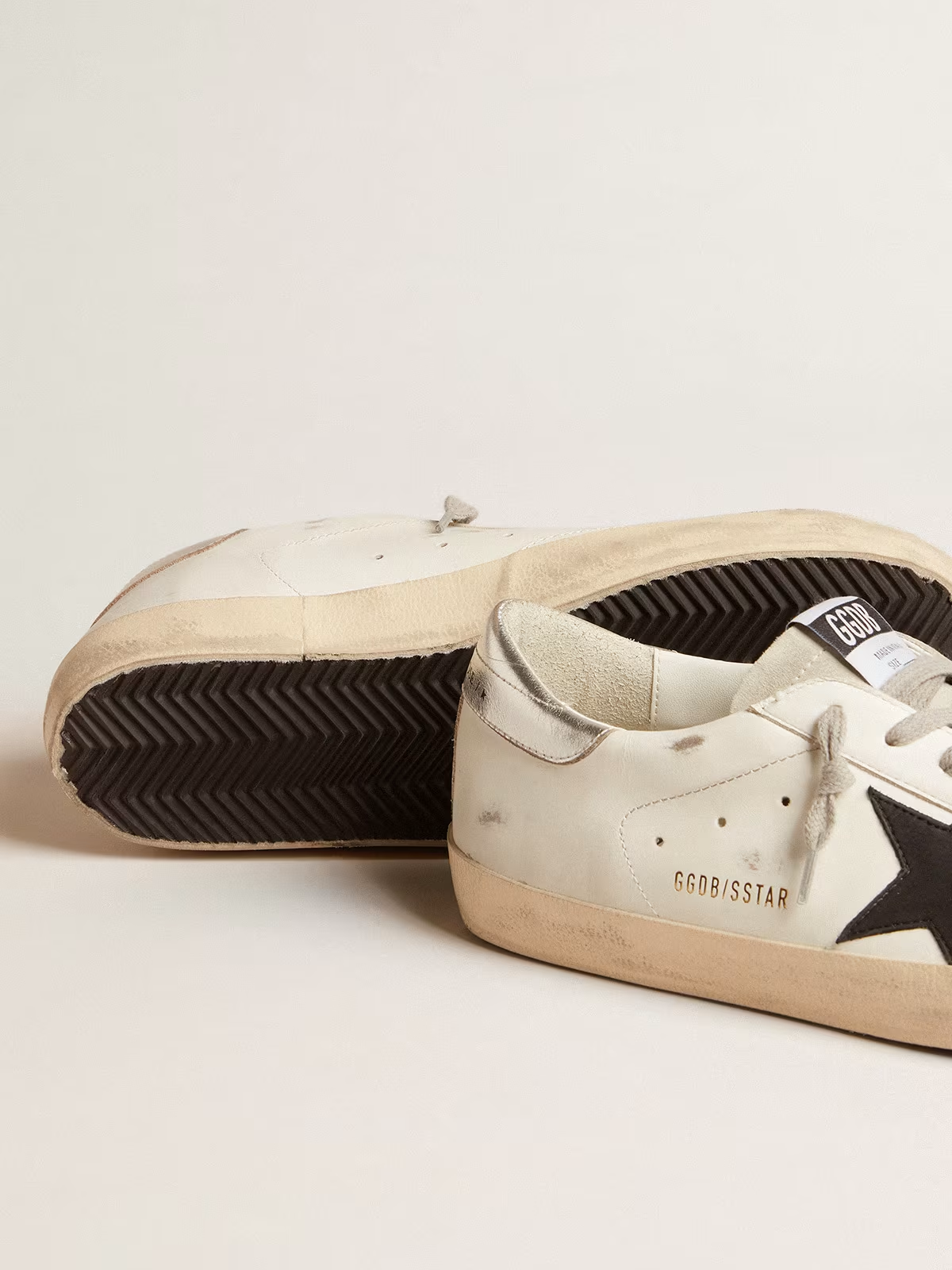 Baskets Golden Goose Super-Star blanches et noires