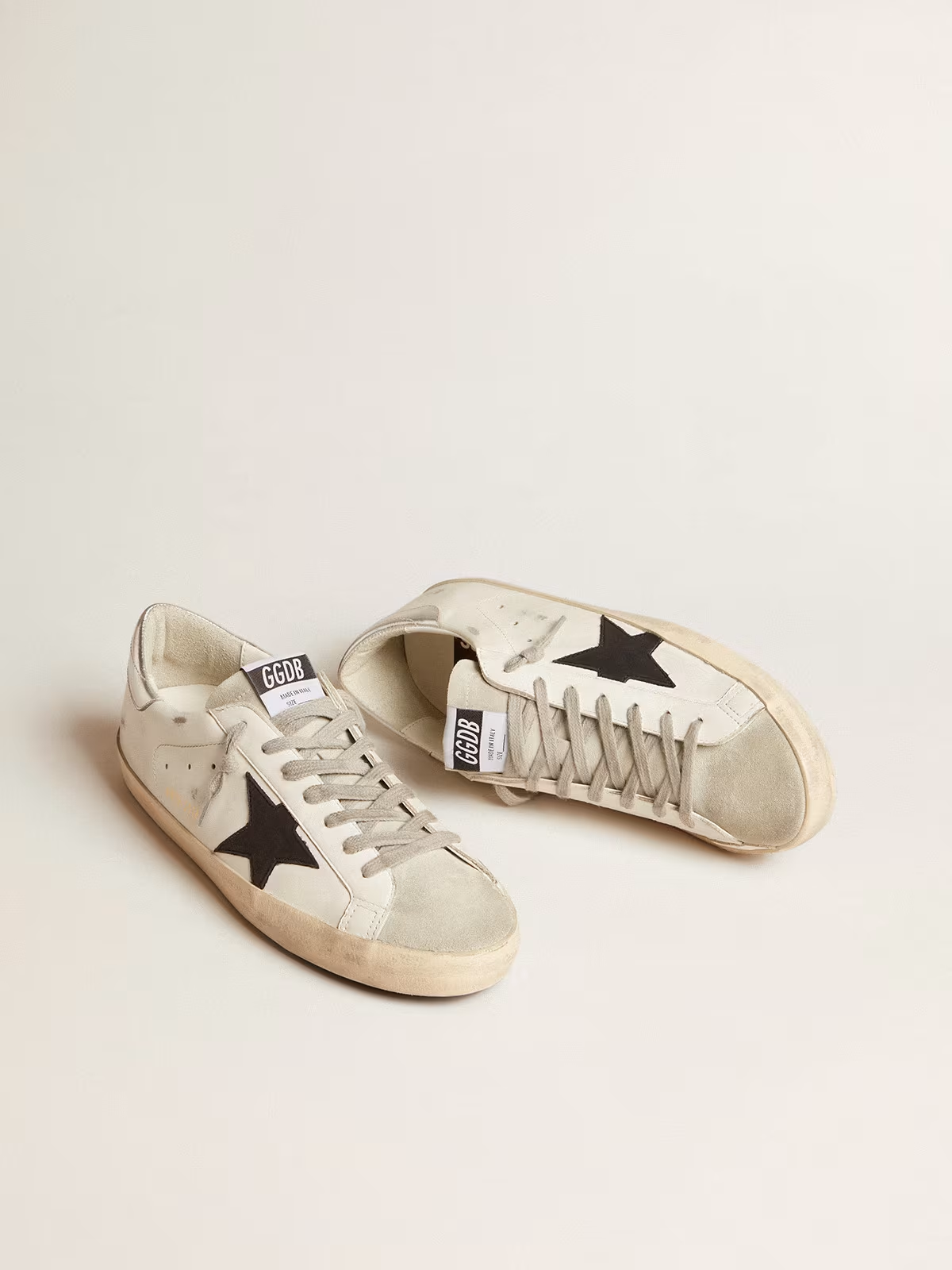 Baskets Golden Goose Super-Star blanches et noires