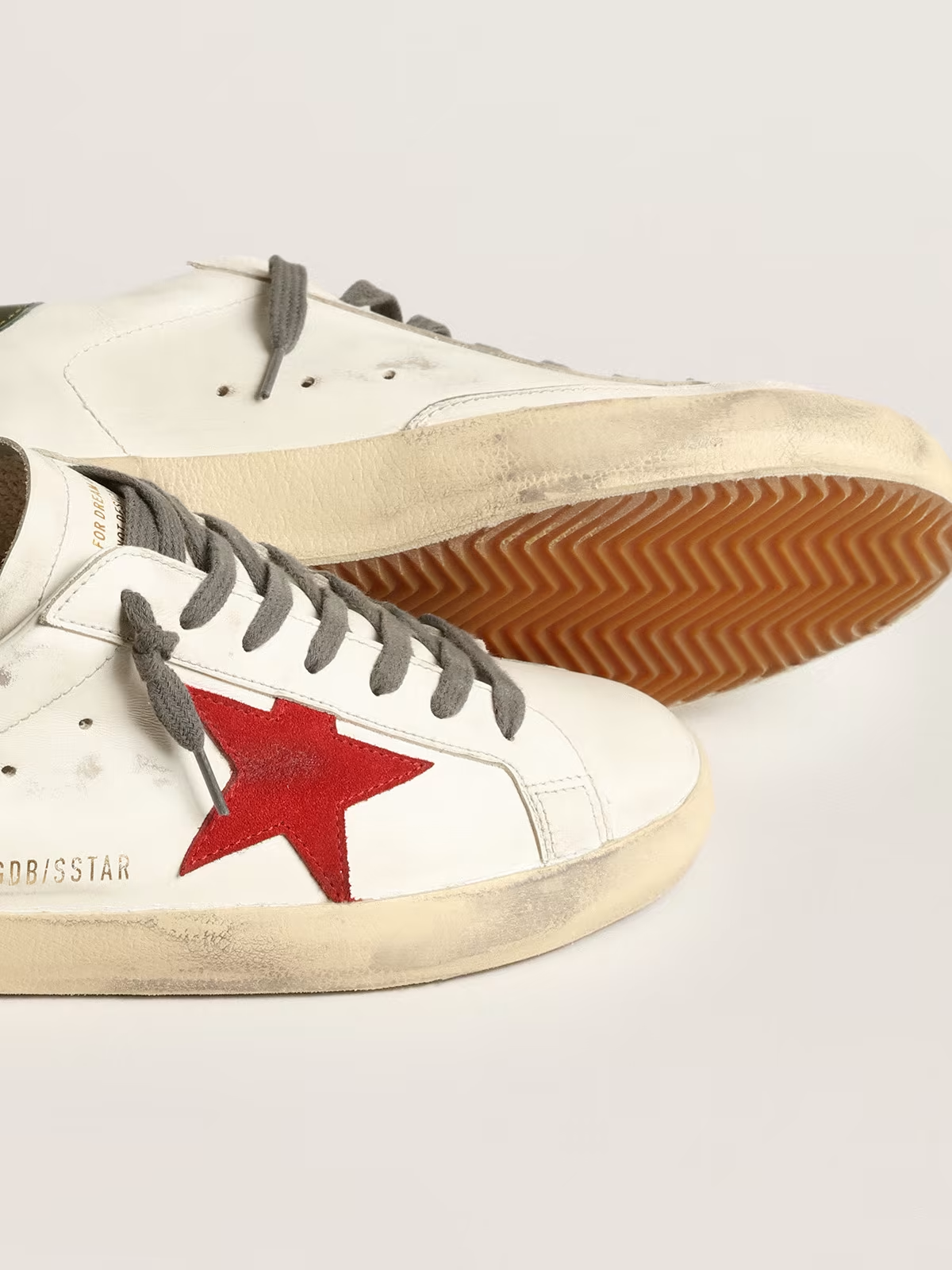 Baskets Golden Goose Super-Star blanches et rouges