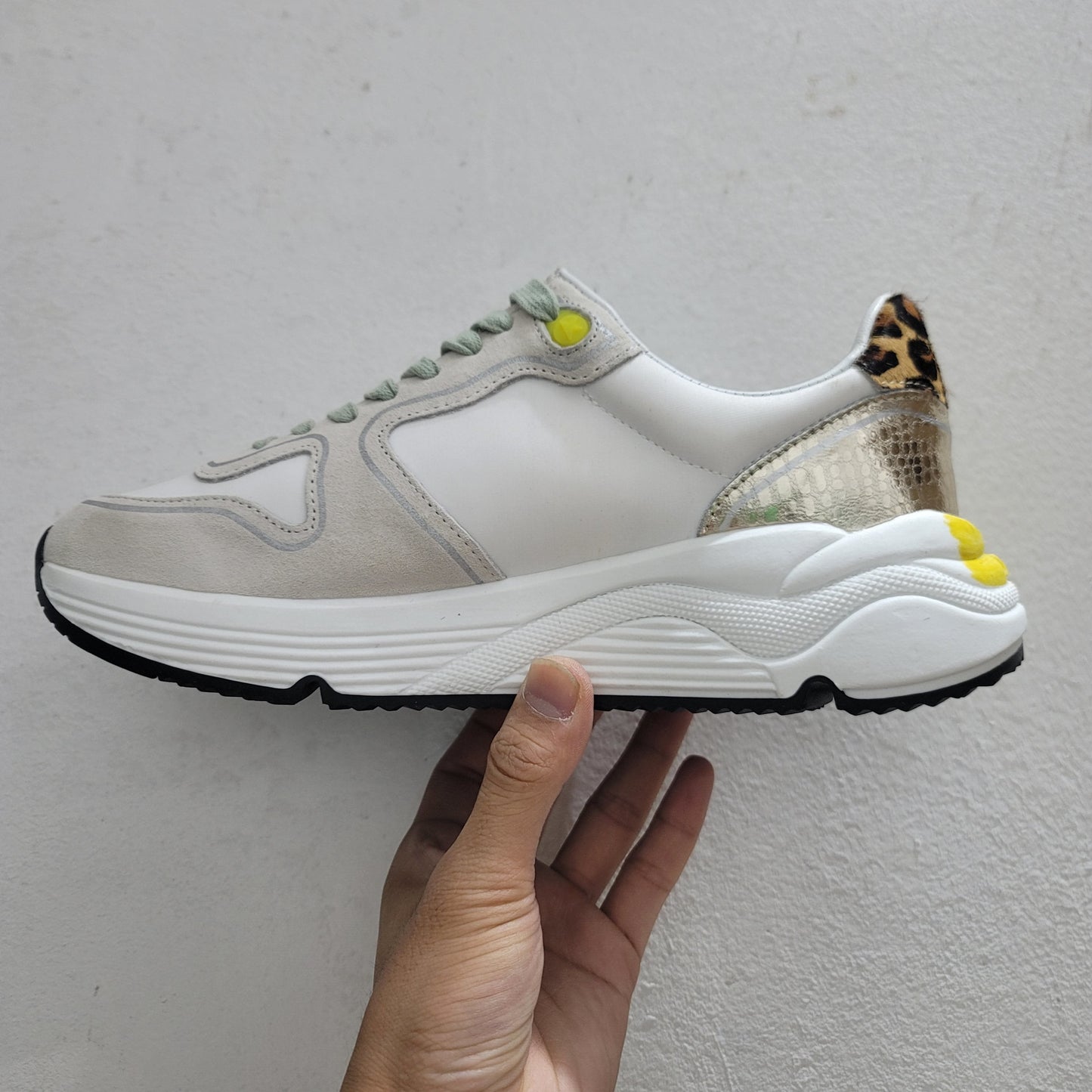 Baskets à semelle de course en daim avec paillettes et imprimé léopard